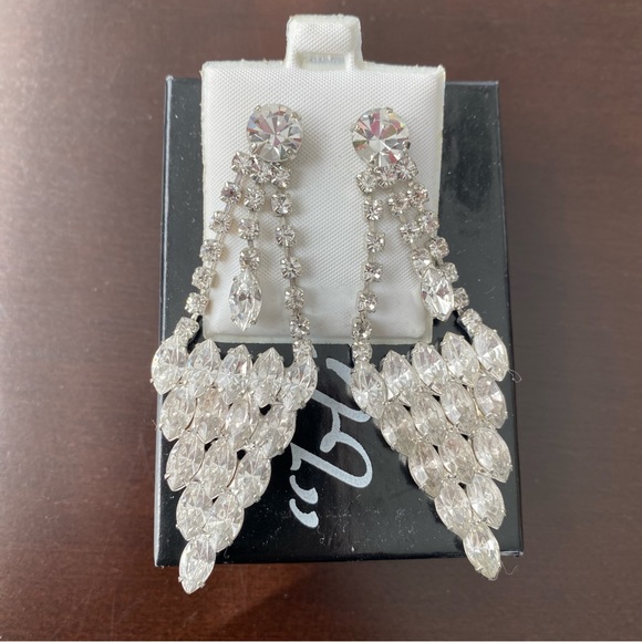 Sparkly Crystal Chandelier Earrings - Picture 1 of 2